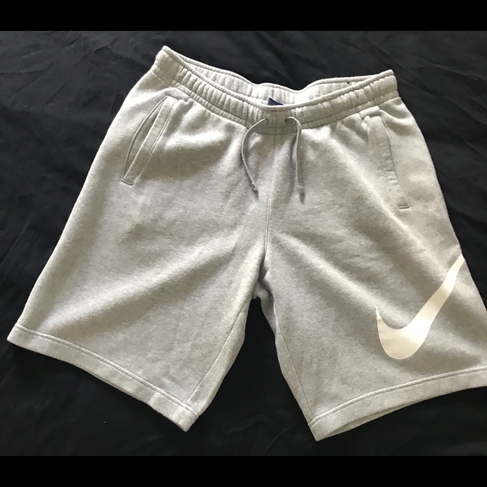 🚩Sold🚩🔥Nike Fleece Shorts🔥 - Picture 2 of 8
